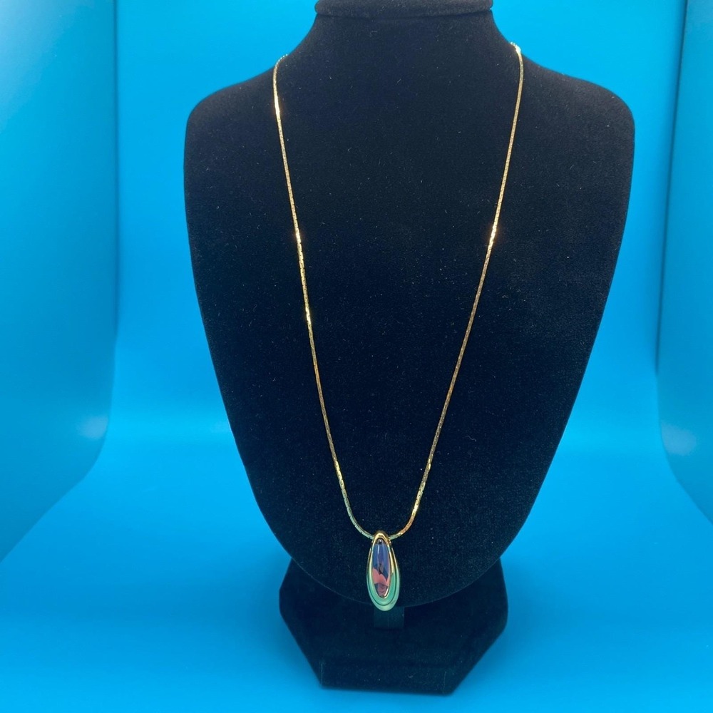 Vintage Trifari Iridescent Cabochon‎ Teardrop Pendant Necklace Gold Tone 18"